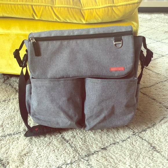 skip hop dash signature messenger diaper bag